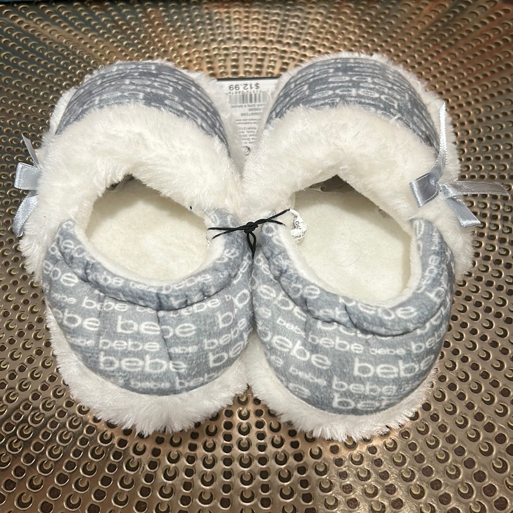 Bebe Toddler girls slippers Size L 9/10 Plush white grey with blue bow NWT Clean
